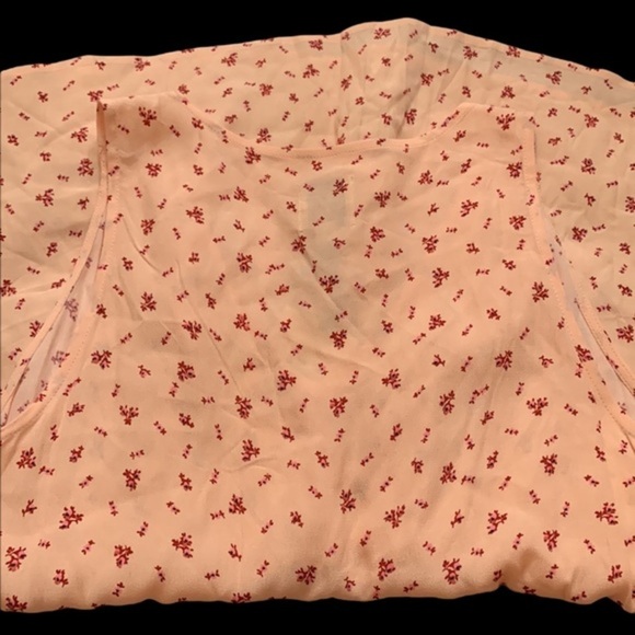 (XS)- The Nines by HATCH Sleeveless V-Neck Tank Top‎ - Picture 4 of 8